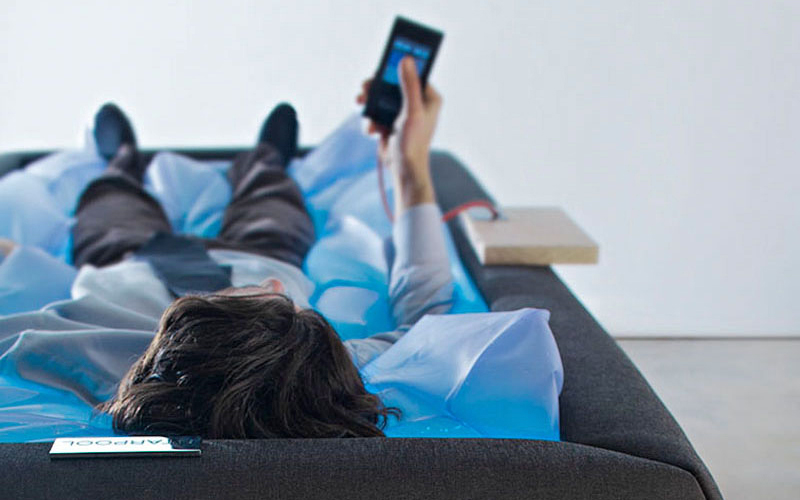 Illustration for article titled A Redesigned Waterbed Makes You Feel Like You're Floating on Air
